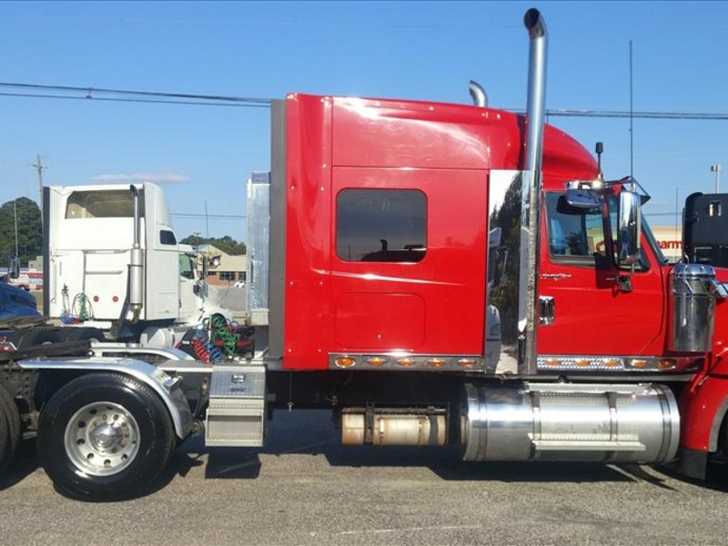 Used 2010 International Lonestar Tandem Axle Sleeper For