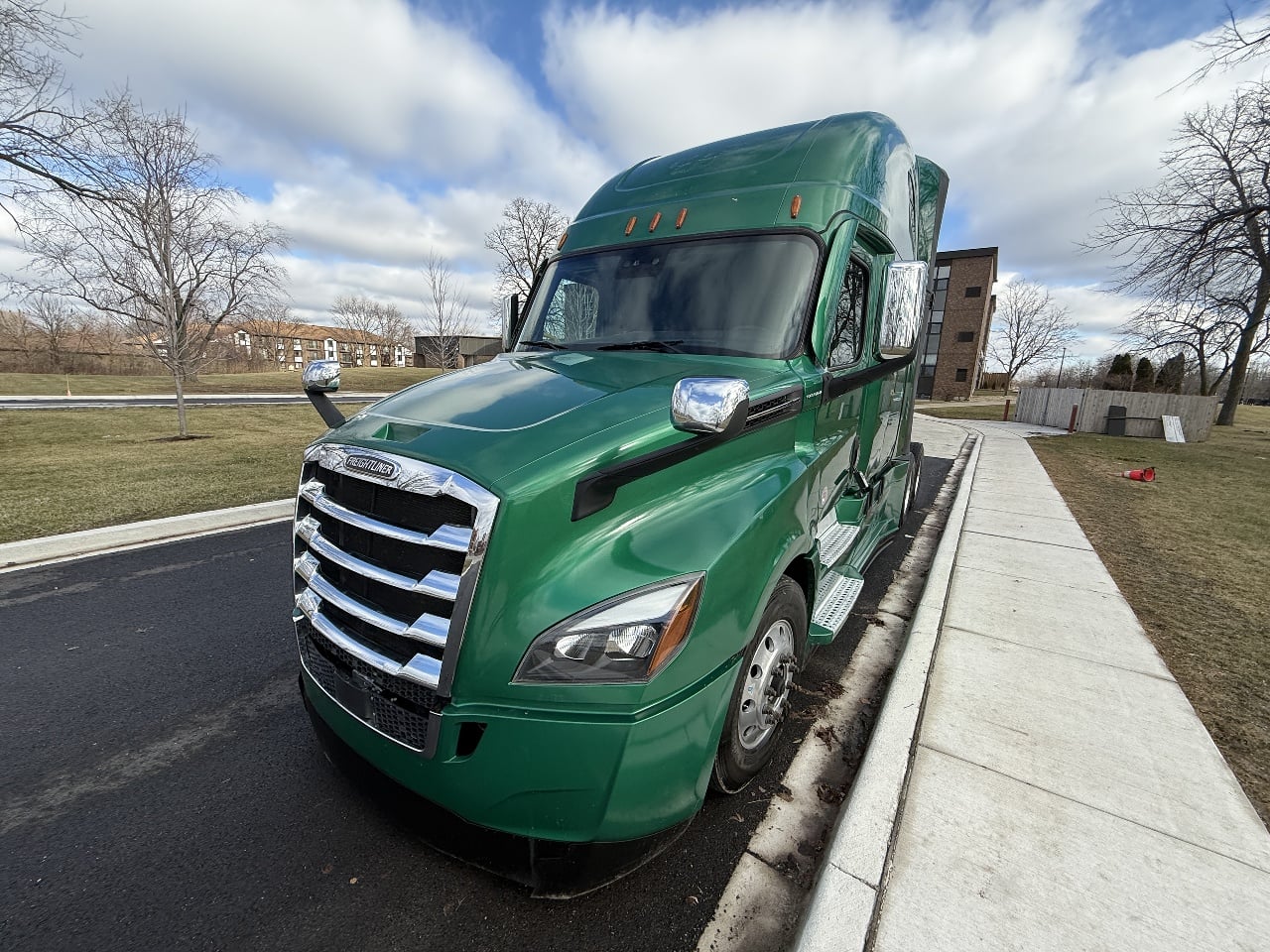 2022 FREIGHTLINER CASCADIA Sleeper #2773