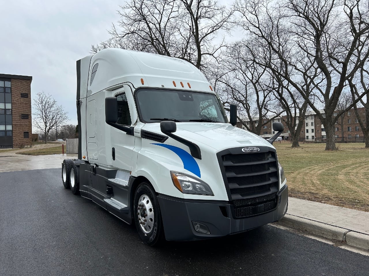 2021 FREIGHTLINER CASCADIA Sleeper #2577