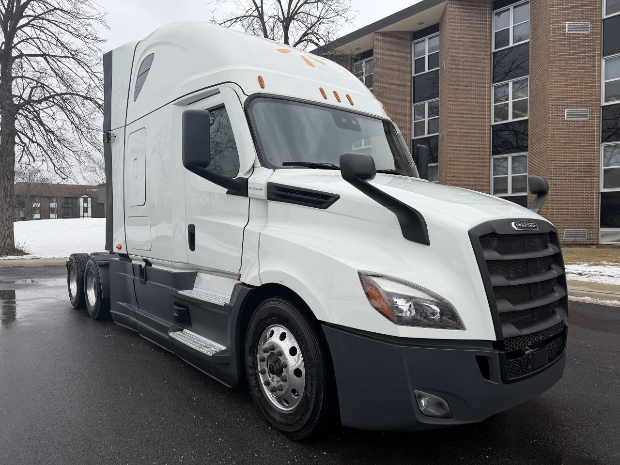 2022 FREIGHTLINER CASCADIA Sleeper #2847