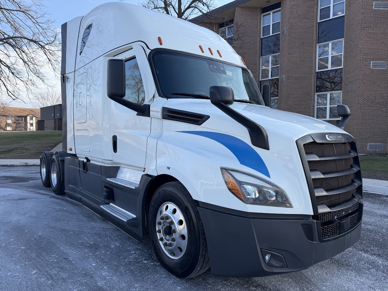 2022 FREIGHTLINER CASCADIA Sleeper #3070