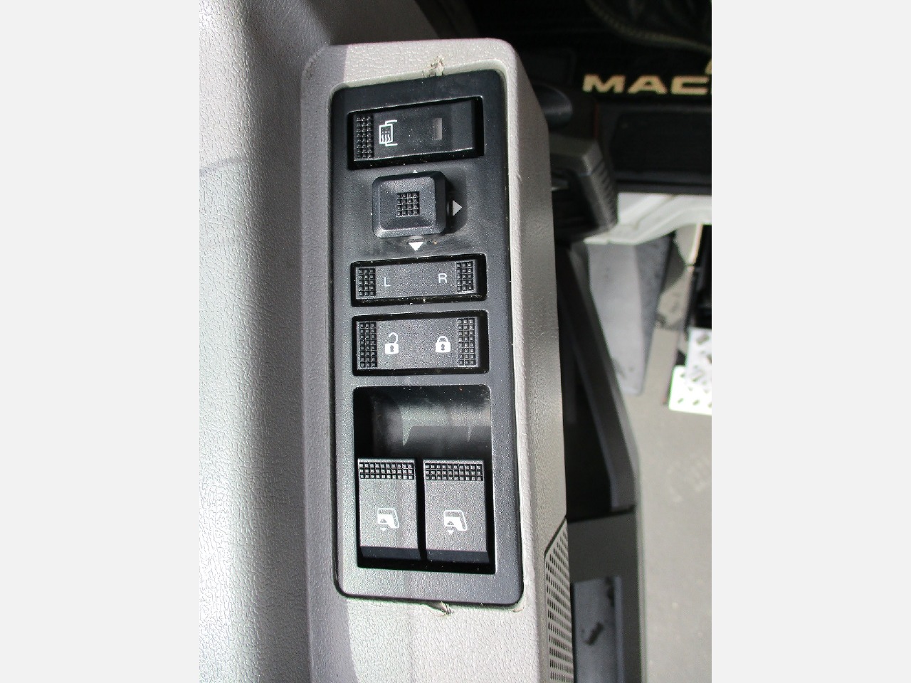 https://imanpro.net/pub/co/tedge/photo/1985/26.jpg?t=20250509140826?