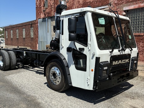 2025-mack-lr-64r-cab-chassis-truck #1484842