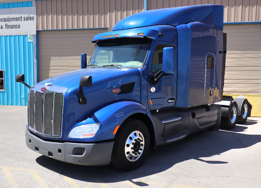 2017-peterbilt-579-sleeper #4055