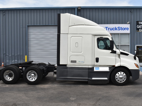 USED 2019 FREIGHTLINER CASCADIA 116 SLEEPER TRUCK #11483-6