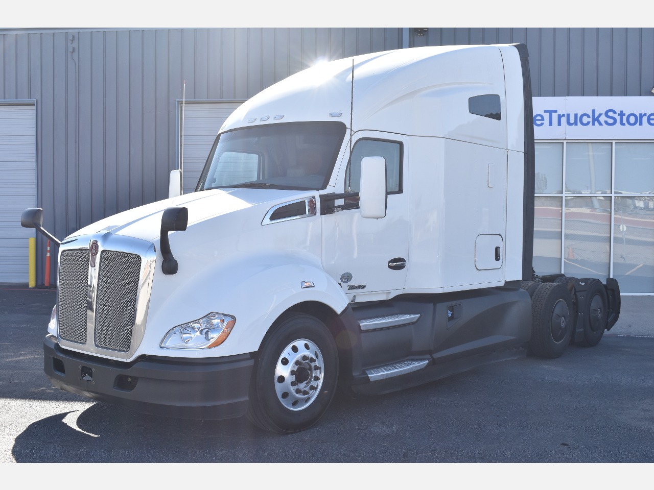 USED 2019 KENWORTH T680 SLEEPER TRUCK #11494