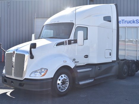 USED 2019 KENWORTH T680 SLEEPER TRUCK #11494-1