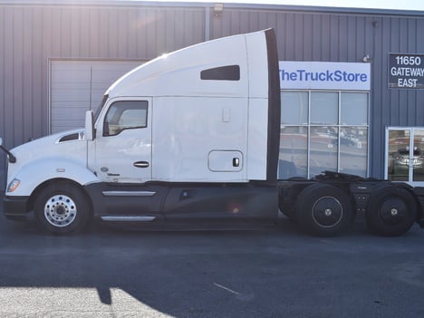 USED 2019 KENWORTH T680 SLEEPER TRUCK #11494-2