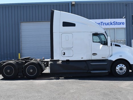 USED 2020 KENWORTH T680 SLEEPER TRUCK #11504-6