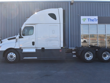 USED 2021 FREIGHTLINER CASCADIA 126 SLEEPER TRUCK #11514-2