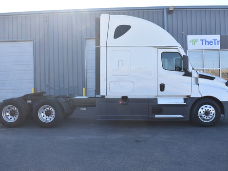 USED 2021 FREIGHTLINER CASCADIA 126 SLEEPER TRUCK #11514-6