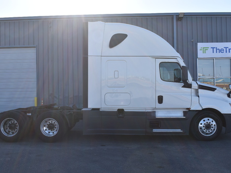 USED 2021 FREIGHTLINER CASCADIA 126 TANDEM AXLE SLEEPER TRUCK #11515-6