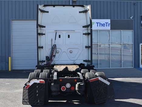 USED 2019 FREIGHTLINER CASCADIA 125 TANDEM AXLE SLEEPER TRUCK #11516-4