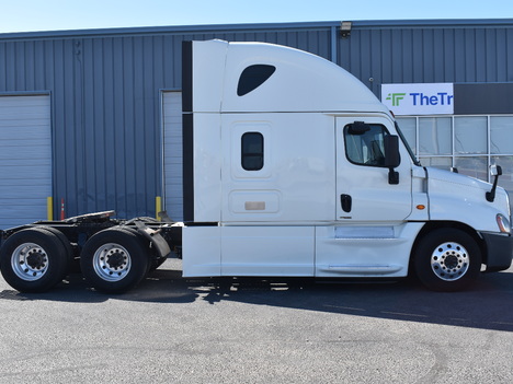 USED 2019 FREIGHTLINER CASCADIA 125 TANDEM AXLE SLEEPER TRUCK #11516-6