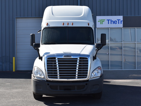 USED 2019 FREIGHTLINER CASCADIA 125 TANDEM AXLE SLEEPER TRUCK #11516-8