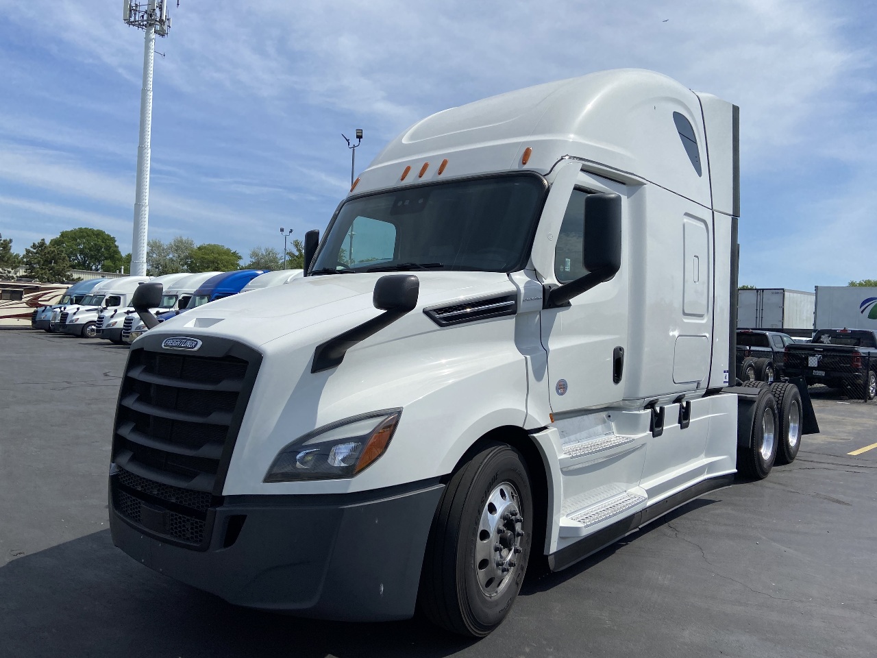 2022 FREIGHTLINER Cascadia CA126 * Sleeper