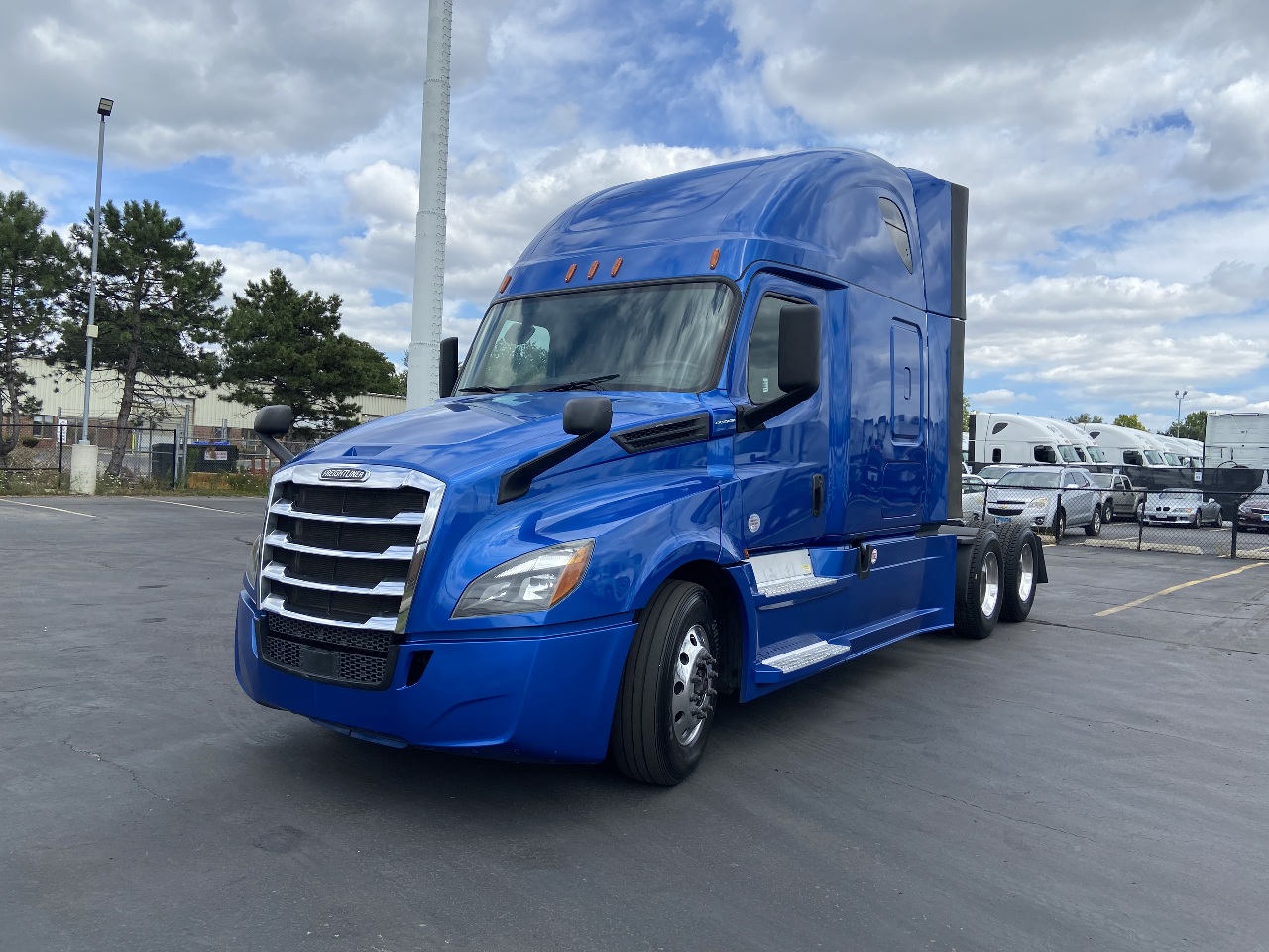 2020 FREIGHTLINER Cascadia CA126 Sleeper