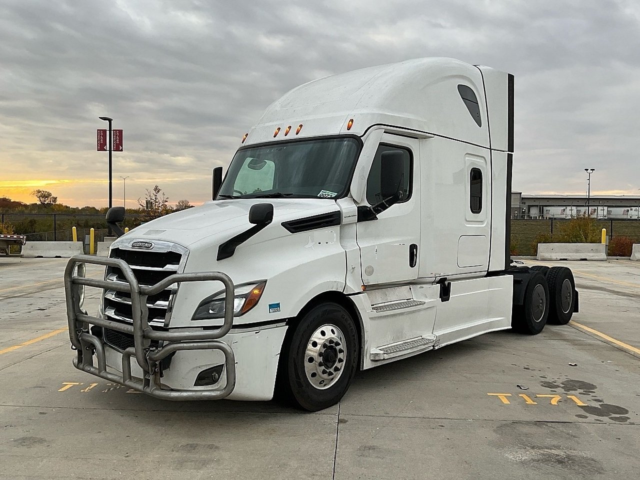 2021 FREIGHTLINER Cascadia CA126 Sleeper