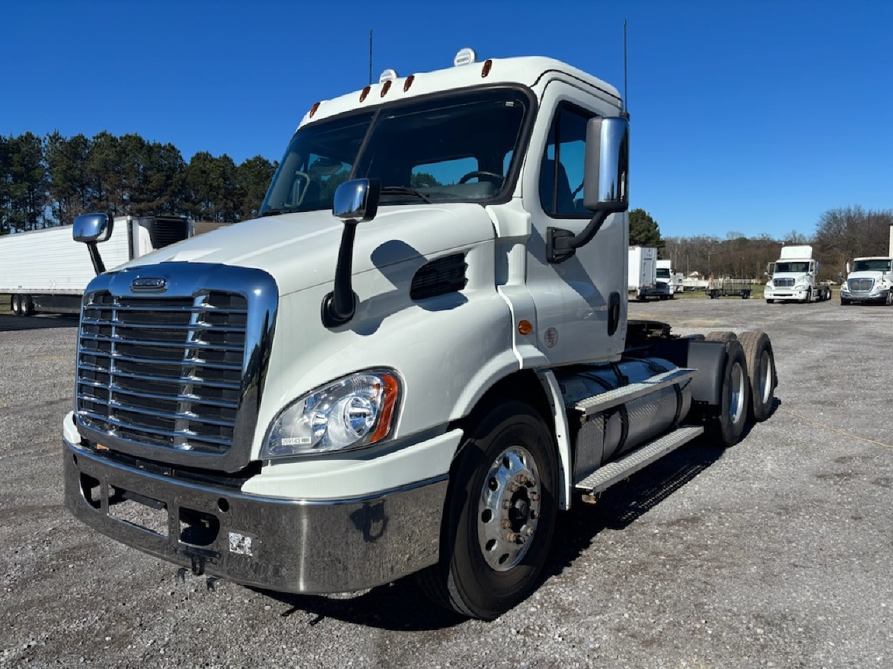2020 FREIGHTLINER CASCADIA 113 Daycab #2743
