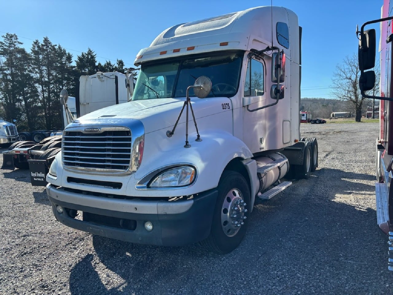 2005 FREIGHTLINER CONVENTIONAL Sleeper #2834 2005 FREIGHTLINER CONVENTIONAL Sleeper #2834