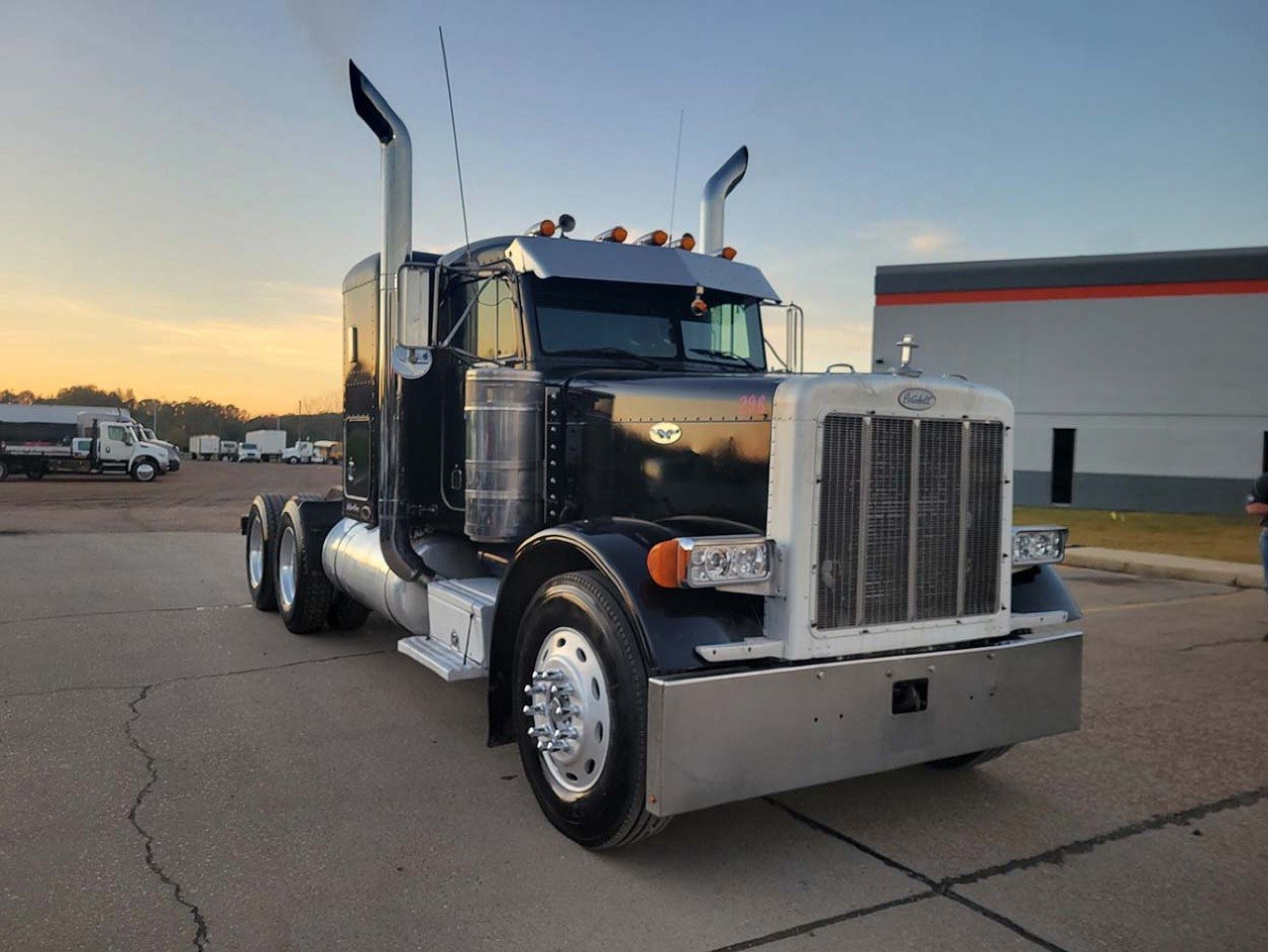 USED 1995 PETERBILT 379 SLEEPER TRUCK #2780