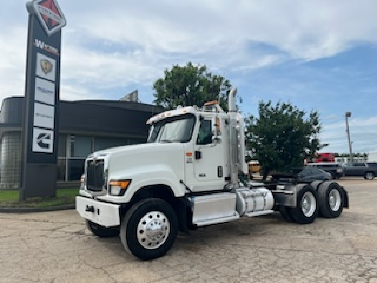 USED 2021 INTERNATIONAL HX DAYCAB TRUCK #3225