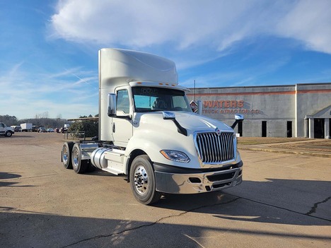 NEW 2025 INTERNATIONAL LT DAYCAB TRUCK #3241-1