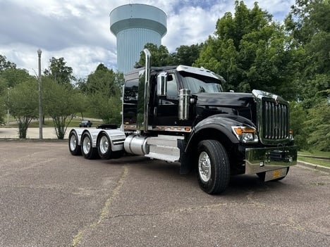 USED 2023 INTERNATIONAL HX 520 SLEEPER TRUCK #3263-1