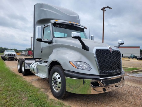 NEW 2025 INTERNATIONAL LT DAYCAB TRUCK #3309-1