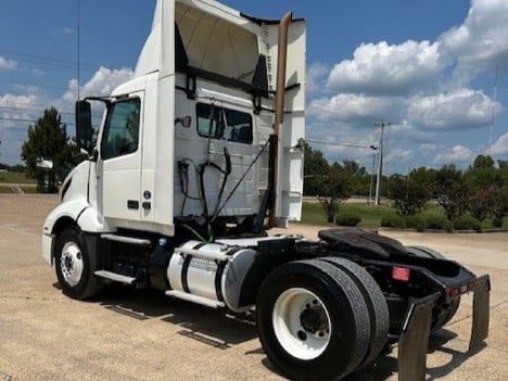 USED 2019 VOLVO VNL DAYCAB TRUCK #3348-2