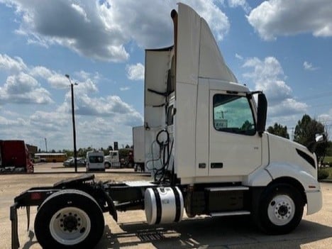 USED 2019 VOLVO VNL DAYCAB TRUCK #3348-4