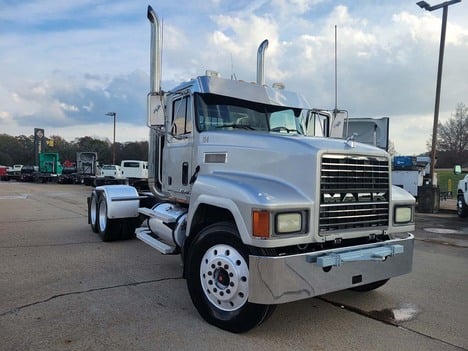 USED 2000 MACK CHU613 DAYCAB TRUCK #3582-1