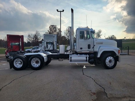 USED 2000 MACK CHU613 DAYCAB TRUCK #3582-2