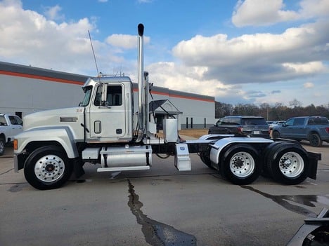 USED 2000 MACK CHU613 DAYCAB TRUCK #3582-5