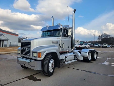 USED 2000 MACK CHU613 DAYCAB TRUCK #3582-6