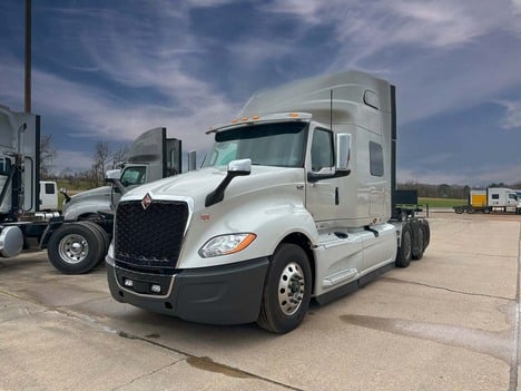 NEW 2024 INTERNATIONAL LT SLEEPER TRUCK #3595-3