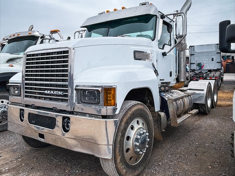 USED 2019 MACK CHU613 DAYCAB TRUCK #3661-2