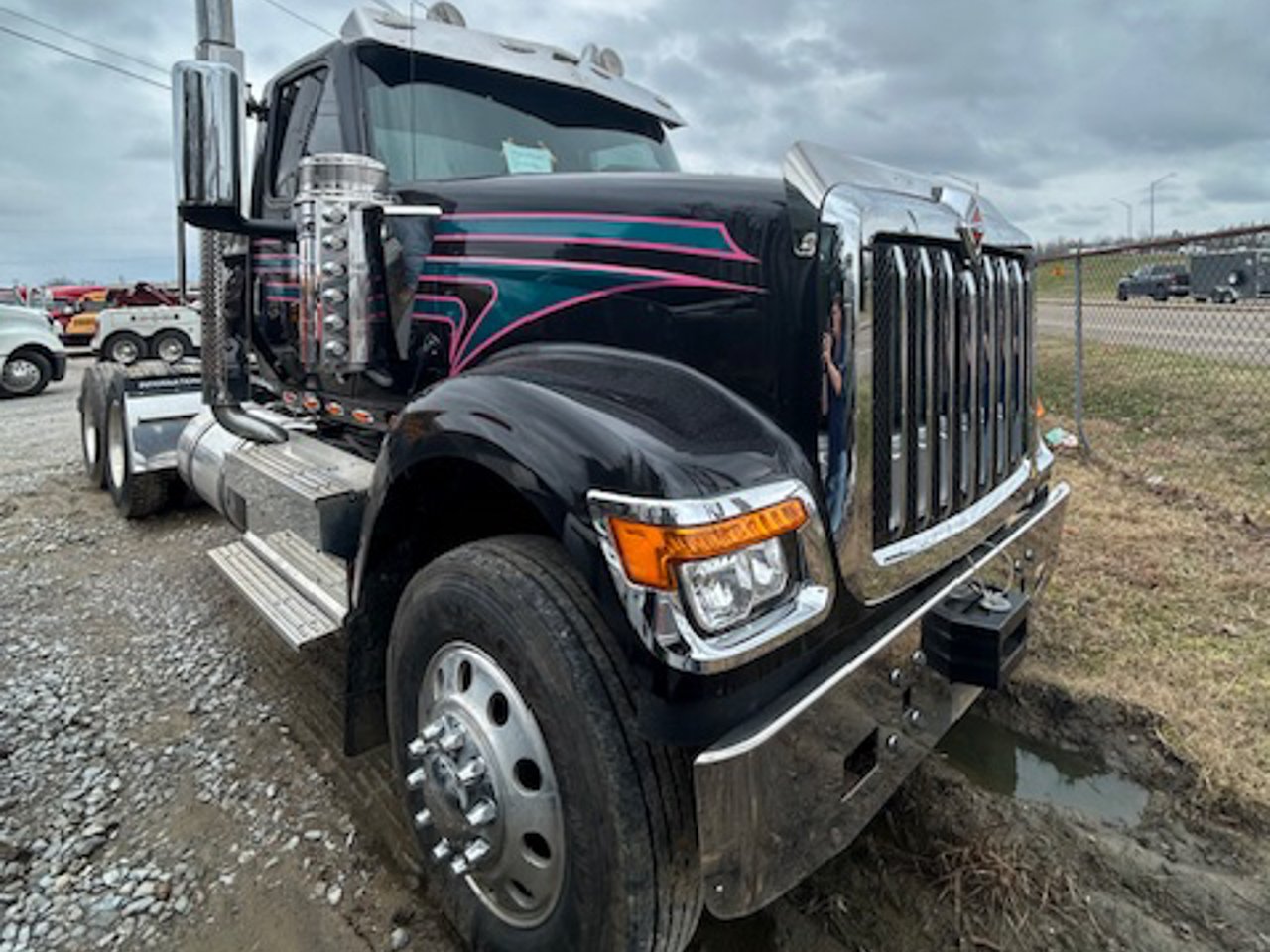 USED 2023 INTERNATIONAL HX 520 DAYCAB TRUCK #3672